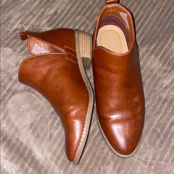 Universal Thread Booties - Picture 5 of 5